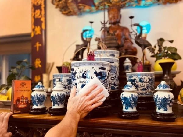 Tại sao cần cúng trước khi dọn bàn thờ ngày Tết?