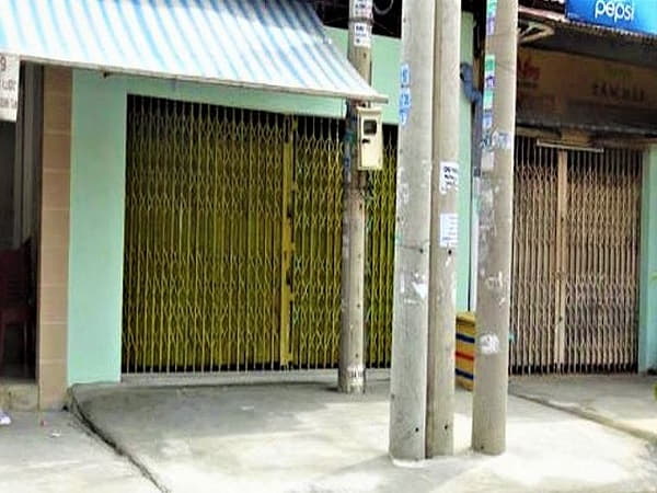 Vị trí tránh xây nhà có Xây nhà gần sát cột điện, trụ điện, cây to