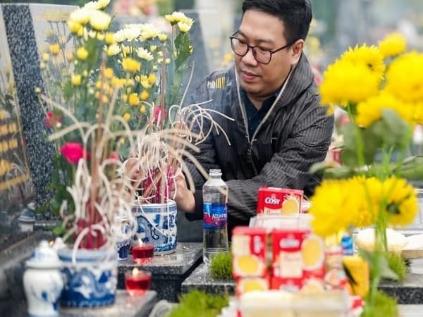 Văn khấn tảo mộ tiết Thanh Minh tại mộ