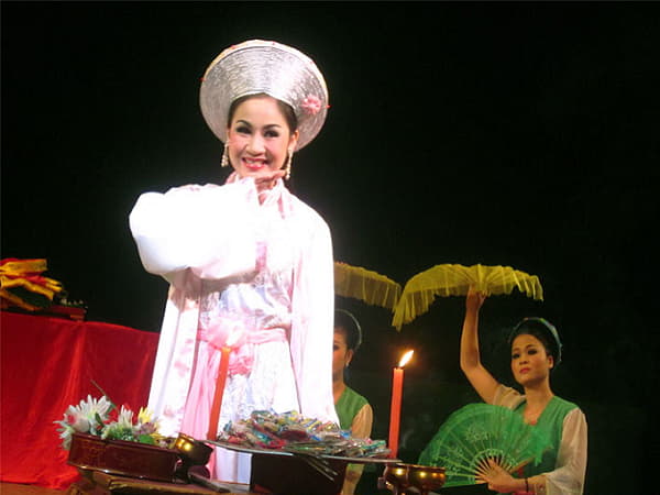 Văn khấn cô Bơ chuẩn công đồng tứ phủ