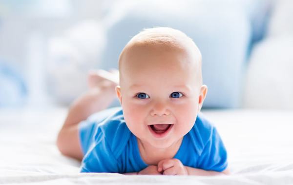 Sự phát triển của trẻ 4 tháng tuổi