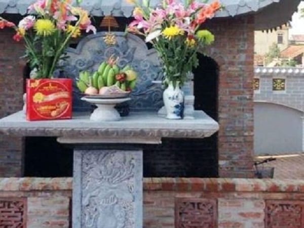 Ý nghĩa của bàn thiên ngoài trời