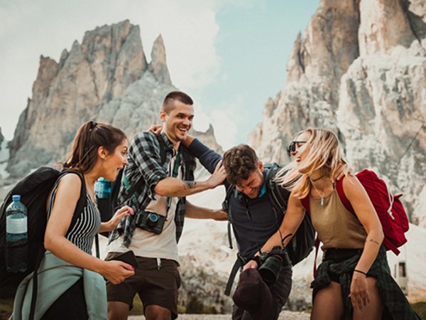 Nằm mơ thấy đi du lịch cùng bạn bè có điềm gì số mấy?