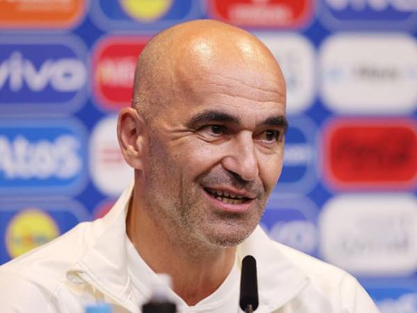 Tin MU: Man United đang để mắt tới Roberto Martinez